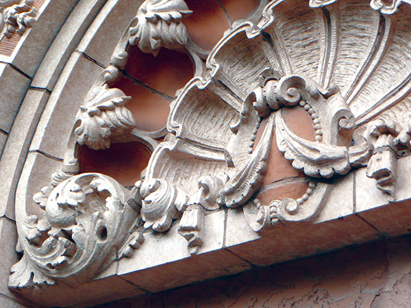 Architectural terra cotta, Wyandotte St., Kansas City, Missouri. Photograph by the author.