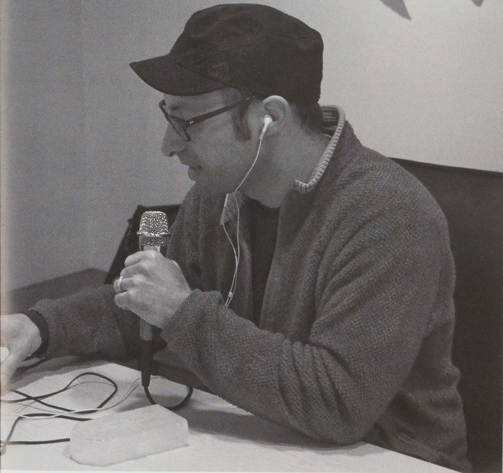 Diane Gilleland and Brian R. Jones in conversation, 2012. Photograph courtesy of the artist. Diane Gilleland and Brian R. Jones in conversation, 2012. Photograph courtesy of the artist.