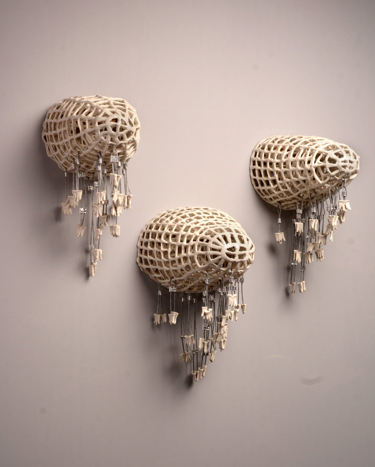 Jerry Bennett. Ozark, 2018. 14x16x22 in. Porcelain paperclay, wire. Photograph by James Mosley. Jerry Bennett. Ozark, 2018. 14x16x22 in. Porcelain paperclay, wire. Photograph by James Mosley.