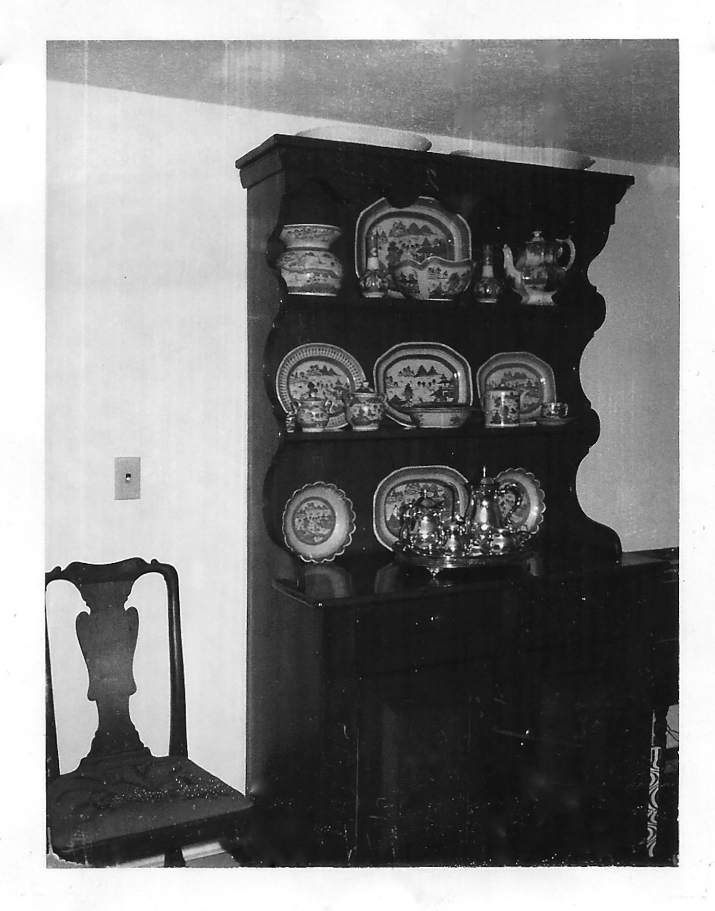 A cupboard in Baseman's childhood home containing mostly blue and white Chinese export porcelain, 1970s. A cupboard in Basemans childhood home containing mostly blue and white Chinese export porcelain, 1970s.