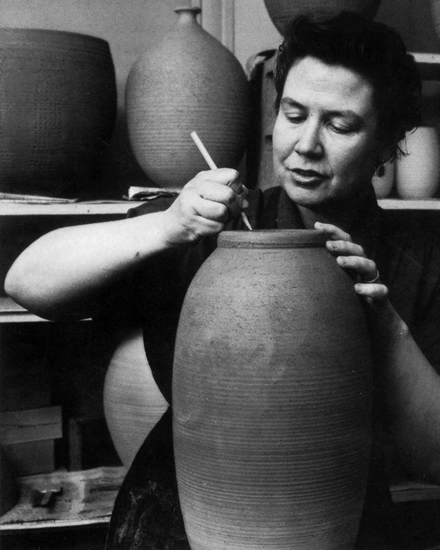 Vivika signing pots 7 952. Vivika signing pots 1952.