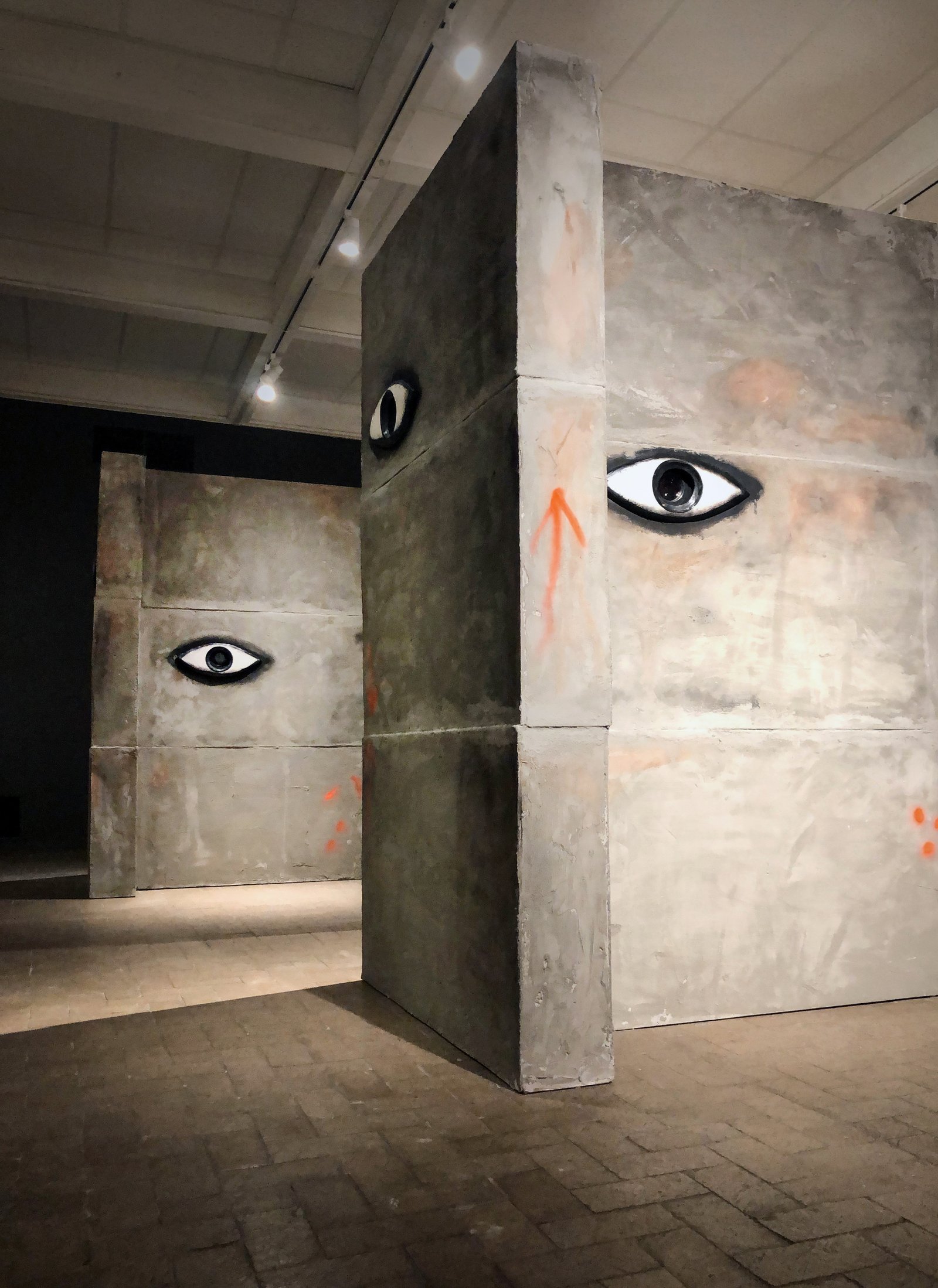 Sharbani Das Gupta, Look Both Ways, seven feet tall, stoneware, glass, mixed materials, 2019. Photo credit: Sharbani Das Gupta
