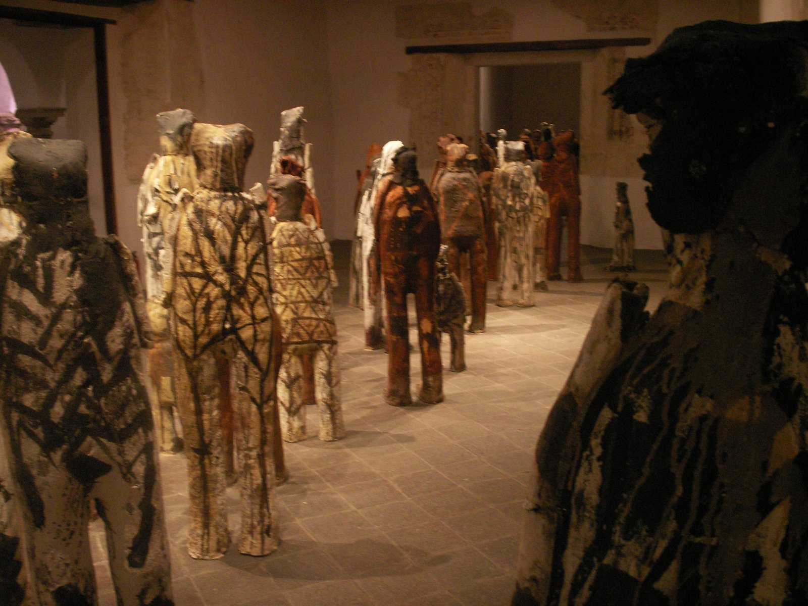 Alejandro Santiago, 2501 Migrantes, 2002-2006, ceramic installation. Photo credit: El Museo de Arte de Oaxaca
