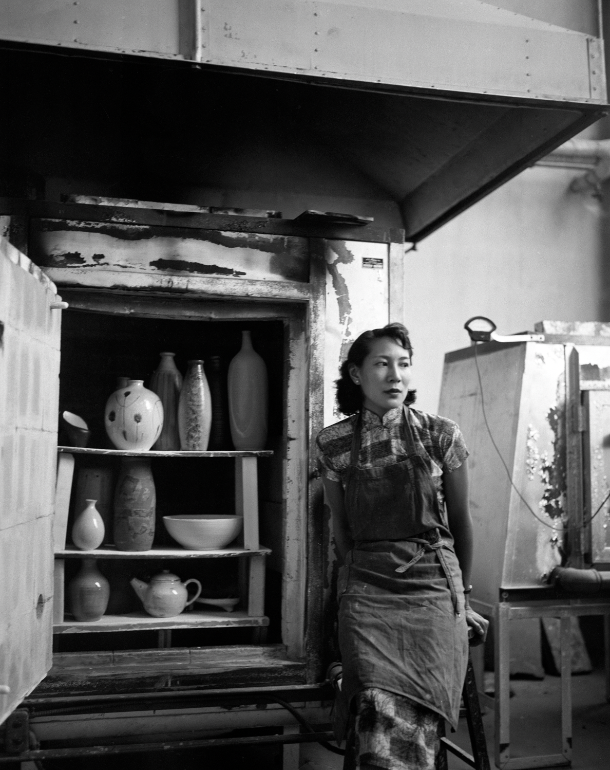 Katherine Choy at a Kiln in New Orleans, 1952–1955. Photo courtesy Robinson Archive, Jack Robinson, photographer (American, 1928–1997).