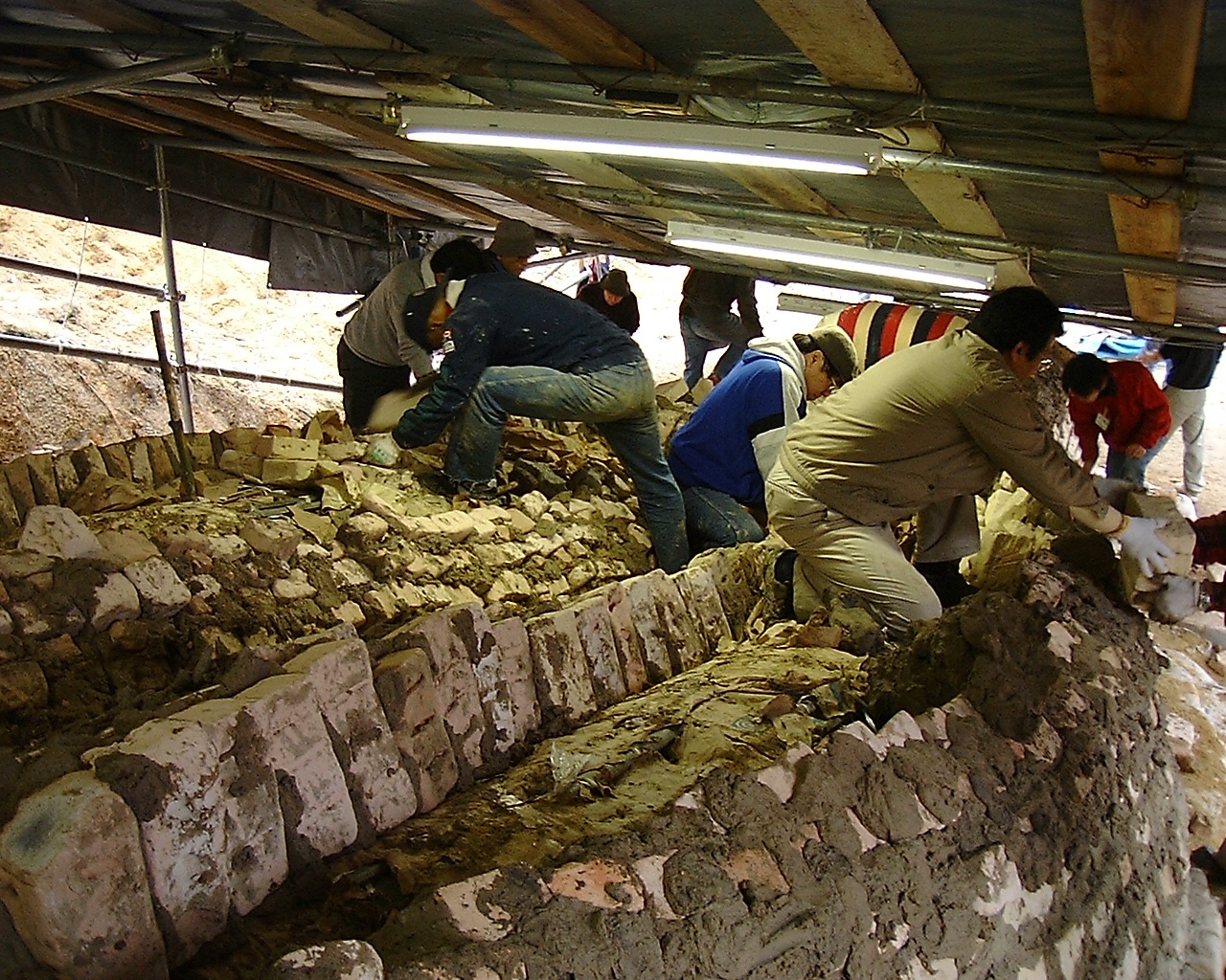 Shigaraki Ceramic Cultural Park’s Kanayama wood kiln building project in 2004.