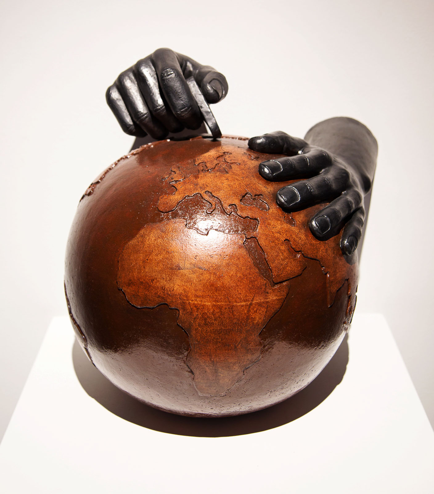 Eric Andre, Erasing, 2021, stoneware, 24 x 18 x 18 inches. Photo credit: Eric Andre Eric Andre, Erasing, 2021, stoneware, 24 x 18 x 18 inches. Photo credit: Eric Andre