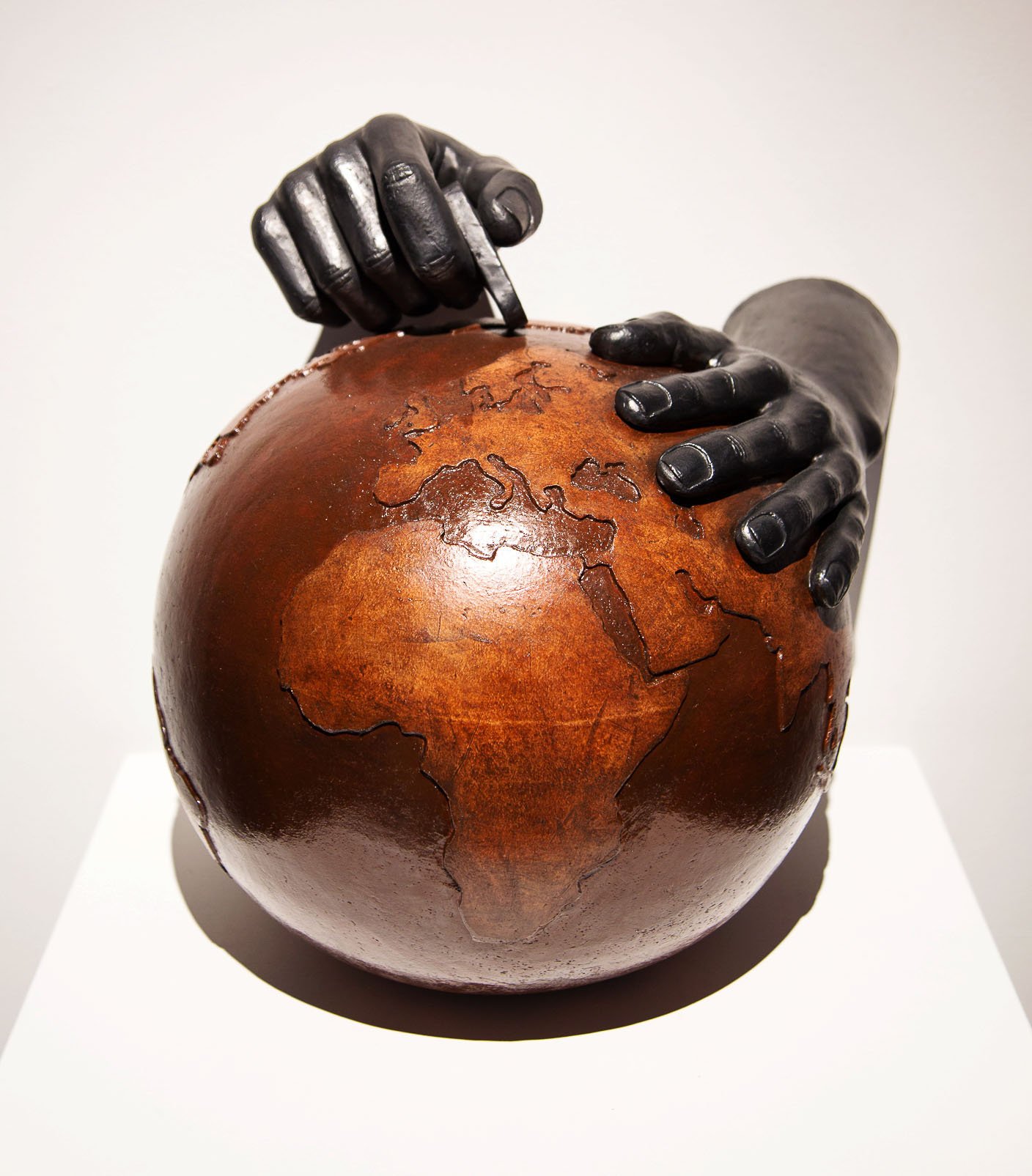 Eric Andre, Erasing, 2021, stoneware, 24 x 18 x 18 inches. Photo credit: Eric Andre Eric Andre, Erasing, 2021, stoneware, 24 x 18 x 18 inches. Photo credit: Eric Andre