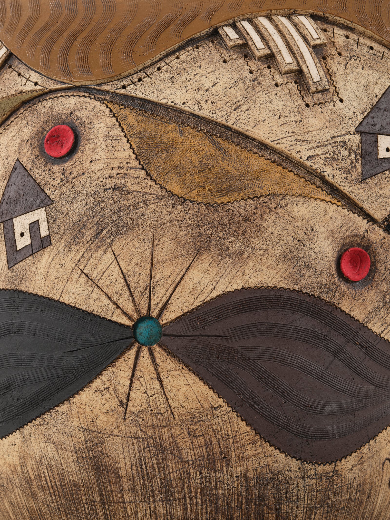 Simphiwe Mbunyuza, UMQHAGI, 2024, ceramic, 42 1/2 x 33 1/2 x 22 inches, detail view, © Artist Simphiwe Mbunyuza, UMQHAGI, 2024, ceramic, 42 1/2 x 33 1/2 x 22 inches, detail view, © Artist