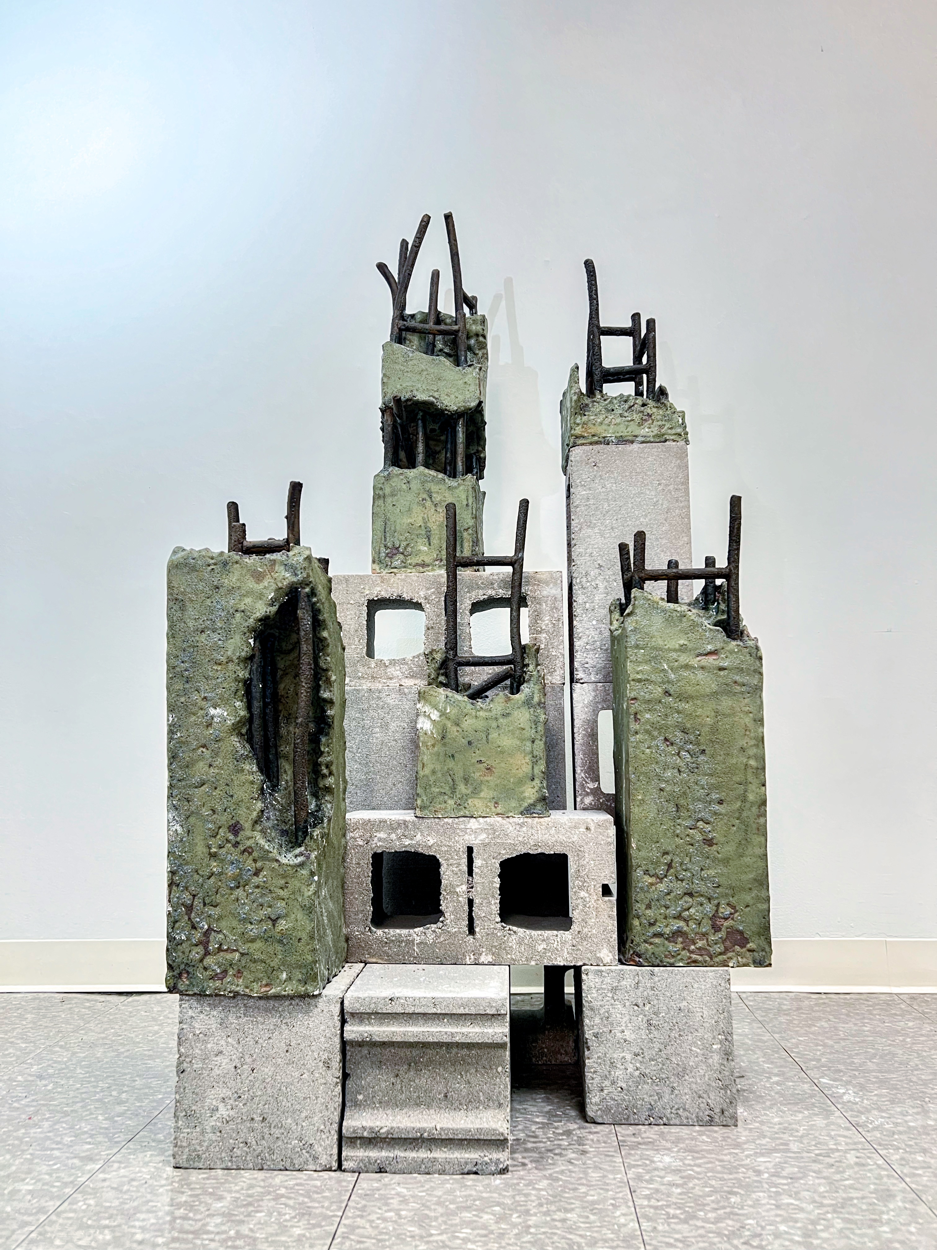 Rosemond Nyamewaa Van-Ess, “Strength of a Woman”, 2025, earthenware clay, lava glaze and beads glaze, 32” x 16” x 18”, Photo credits: Ross Junior Owusu. Rosemond Nyamewaa Van-Ess, “Strength of a Woman”, 2025, earthenware clay, lava glaze and beads glaze, 32” x 16” x 18”, Photo credits: Ross Junior Owusu.