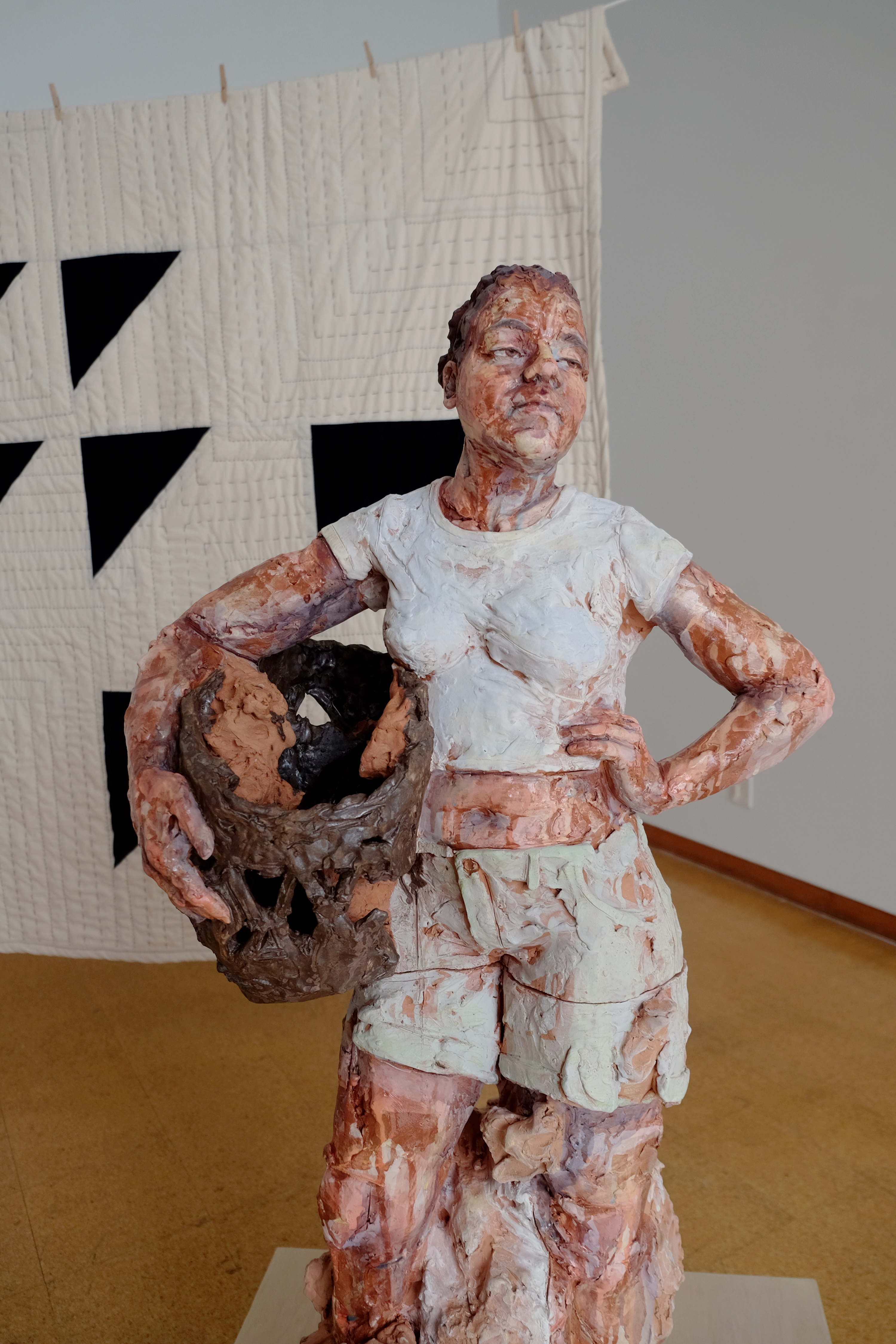 Sorrel Stone, si fuéramos pájaros//we were birds, 2025, earthenware, slip, glaze, pastel, textile